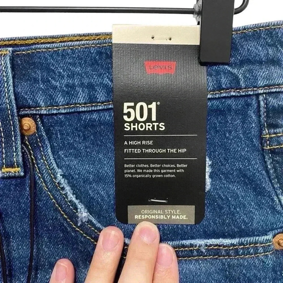 Levi’s 501 Distressed Shorts - Picture 4 of 7